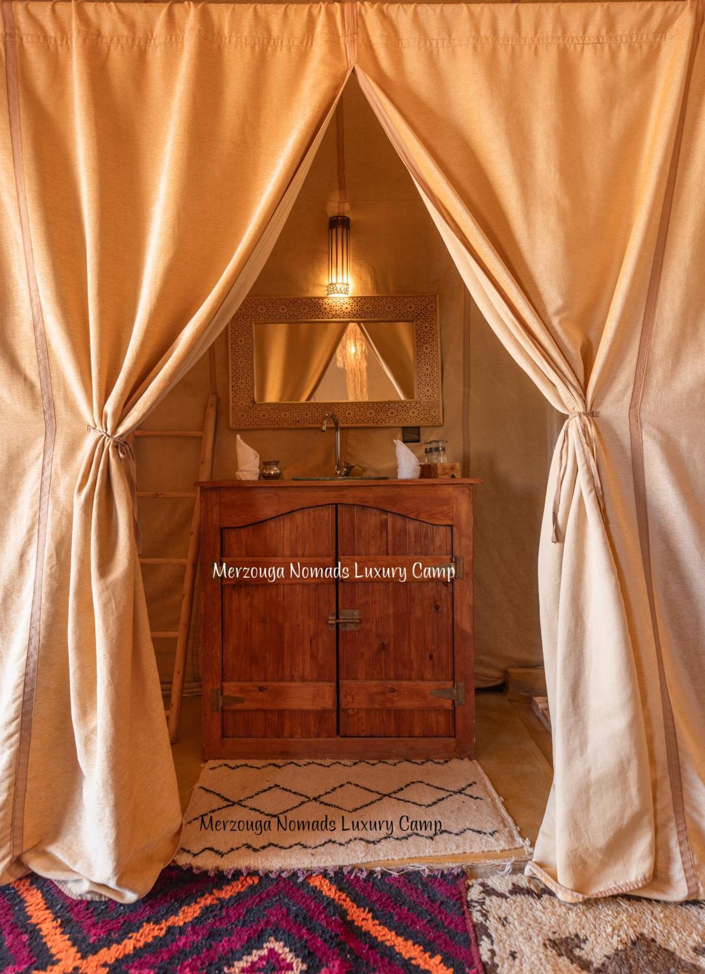 Merzouga Nomads Luxury Camp Esterno foto